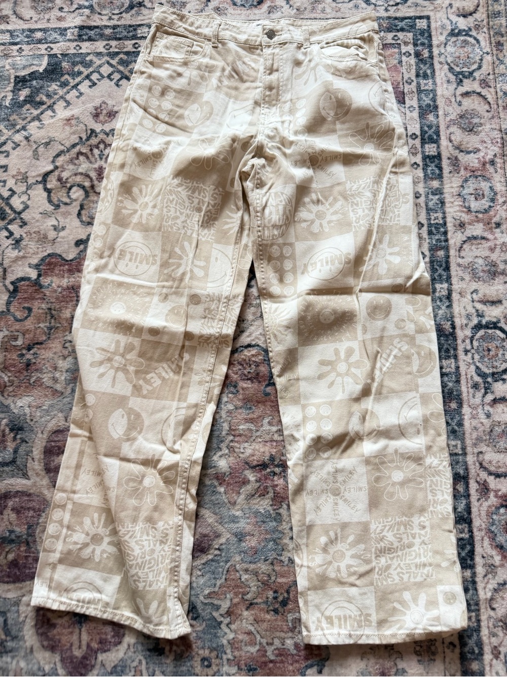 H&MX SMILEY Collab Limited
Edition Smiley Happy Face Patterned Wide Leg Jeans - Picture 3 of 11